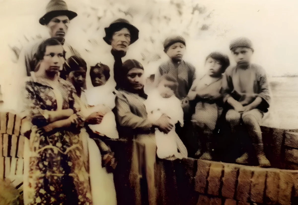 Juan-Benigar-con-sus-hijos en-Poi-Pucón — Temuco — 1929 | Chile de Ayer