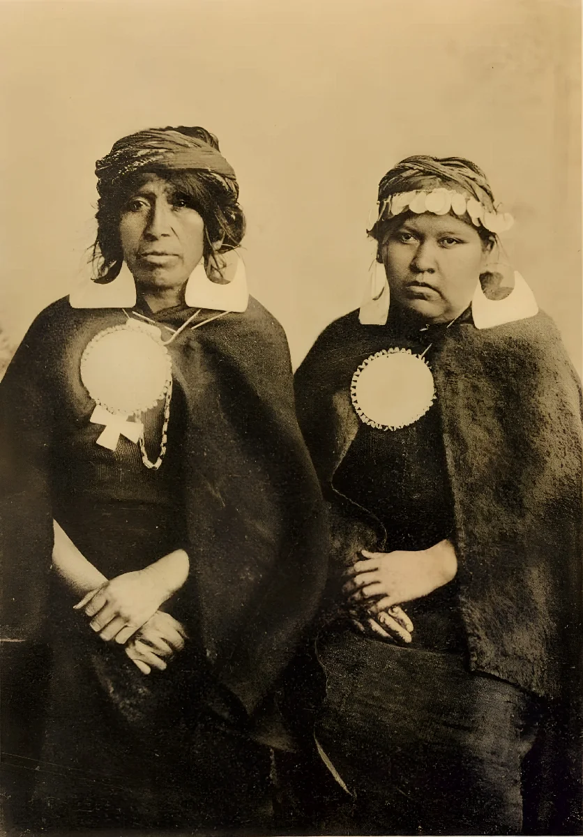 Mujeres Mapuches por Milet — Temuco — 1890 | Chile de Ayer