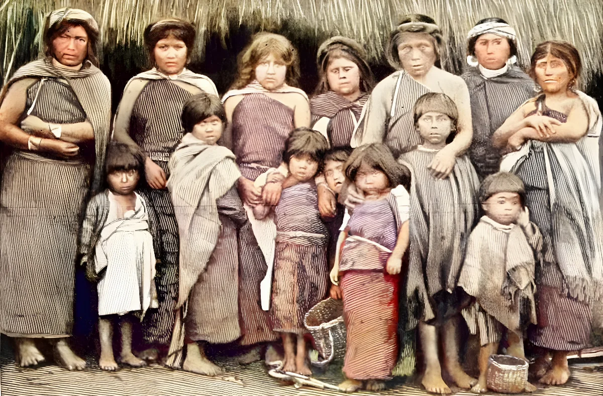 Mujeres y niños mapuches — Temuco — 1908 | Chile de Ayer