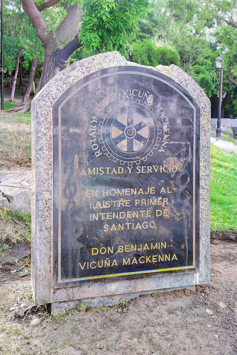 Monumento Rotary a Benjamín Vicuña Mackenna, Cerro Santa Lucía — aprox. 1880–1930 | Chile de Ayer