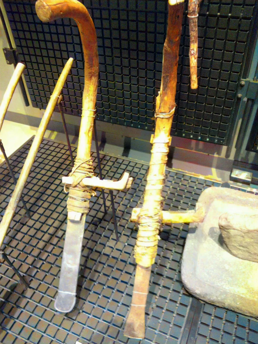 National Museum of Ethnology, Osaka - Foot-plow - Aymara people in Bolivia - Collected in 1983 — 1983 | Chile de Ayer