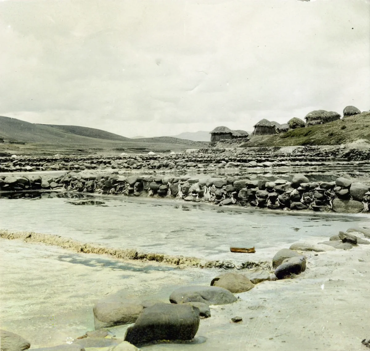 Saltdammar anlagda av aymaraindianer. Mellan Ulloma och Corocoro. Corocoro, Ulloma. Bolivia - SMVK - 002924 — 1904 | Chile de Ayer
