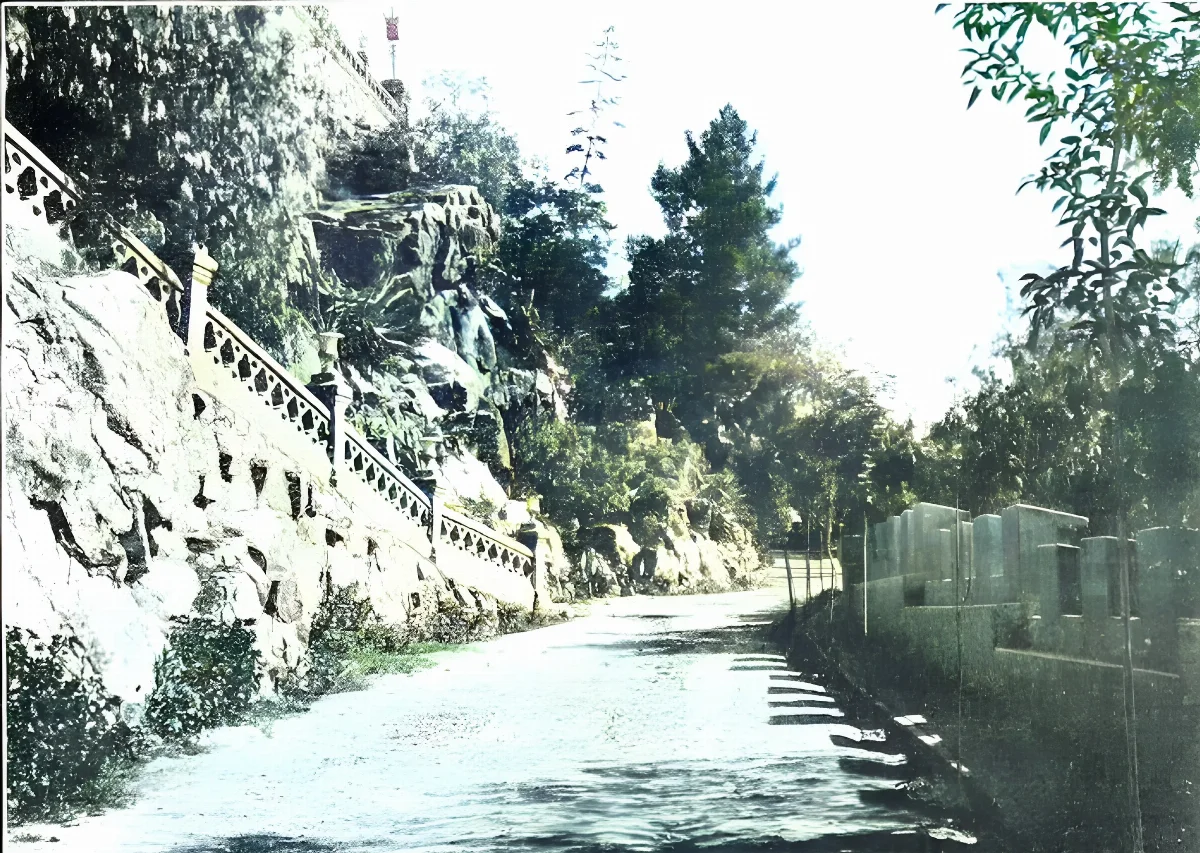 Escalinata en el Cerro Santa Lucía, Santiago — aprox. 1904–1930 | Chile de Ayer