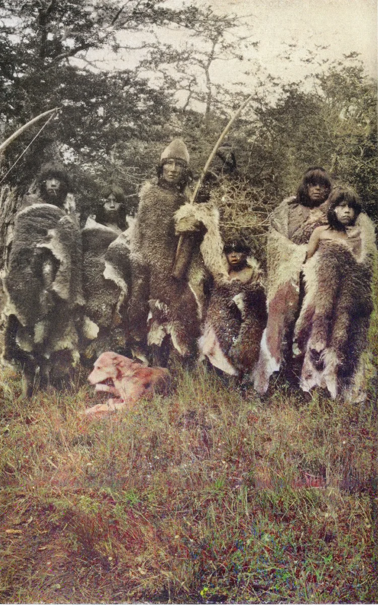 Onas por — Tierra del Fuego — 1917 | Chile de Ayer