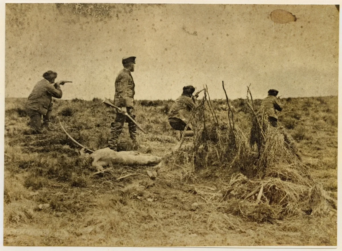 Popper en caceria. Julius Popper during one of his Indian hunts, (0761.g.0002) — Tierra del Fuego — 1886 | Chile de Ayer