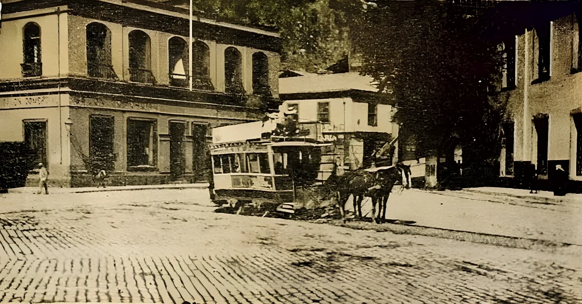 Carro del F. C. U. a Playa Ancha en la Plaza Wheelwright, Sucesos, 1903-01-16 (21) — 1903 | Chile de Ayer