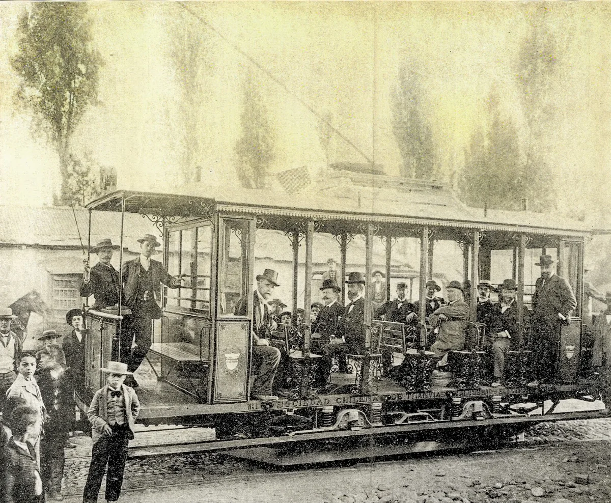 Primer tranvia electrico de Santiago en pruebas (1900) — Santiago — 1900 | Chile de Ayer