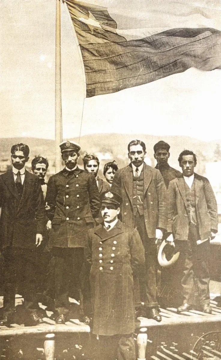 Piloto Pardo y tripulacion de la Yelcho — 1916 | Chile de Ayer
