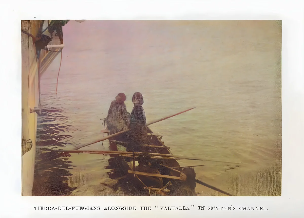 FMIB 36514 Tierra-del-Fuegians Alongside the 'Valhalla' in Smythe's Channel — Tierra del Fuego — 1908 | Chile de Ayer