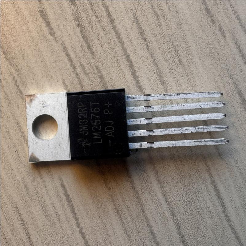 Regulador de voltaje LM2576-ADJ ajustable 3 A (TO-220) — foto 1