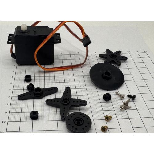 Servo estándar SG5010 TowerPro de 5,5 kg·cm con kit de brazos